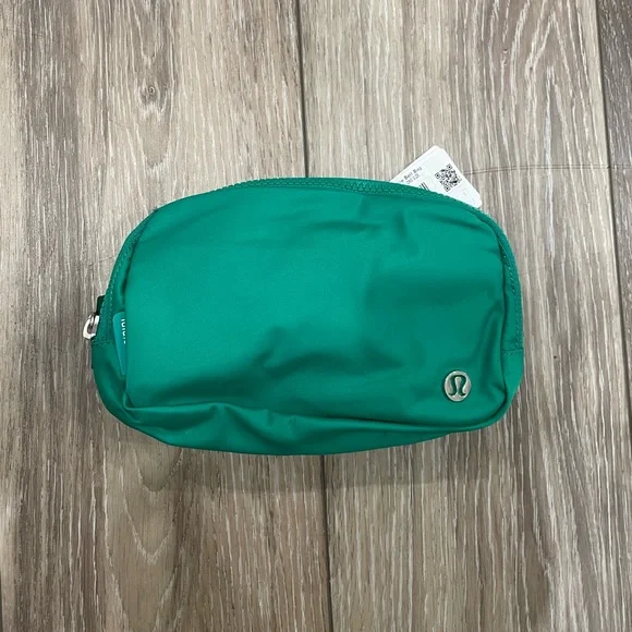 NWT lululemon everywhere belt bag emerald ice - Picture 1 of 4